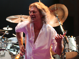 Deep Purple ռոք-խմբի հիմնադիր անդամ Իէն Գիլան 