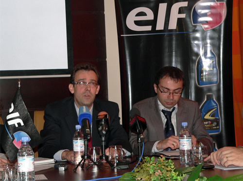 ELF-ի տարածաշրջանային ներկայացուցչության վաճառքի տնօրեն Նիկ Քոմաս (ձախից) 
