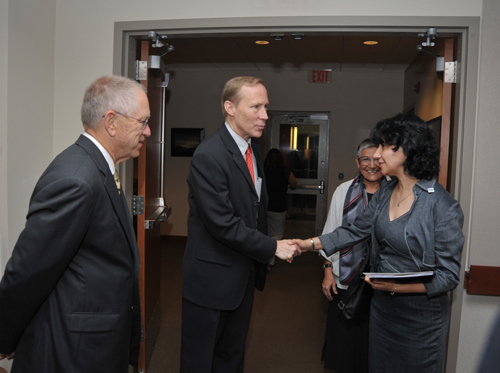 Լուիզա Վարդանյանի հանդիպումը ԱՄՆ Ծրագրերի Զարգացման գործակալություն առաքելության նախագահի` Ջաթինդեր Չիմա, և Հայաստանում ԱՄՆ գործերի ժամանակավոր պաշտոնակատար Բրյուս Դոնահյուի հետ, Սեպտեմբեր 19 2011թ. 