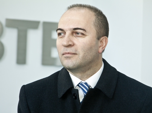Член Совета Центрального банка Армении Олег Агасян на открытии филиала «Спандарян» 