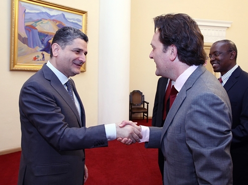 Премьер-министр Армении Тигран Саргсян и исполнительный директор Всемирного банка Френк Химскерк 