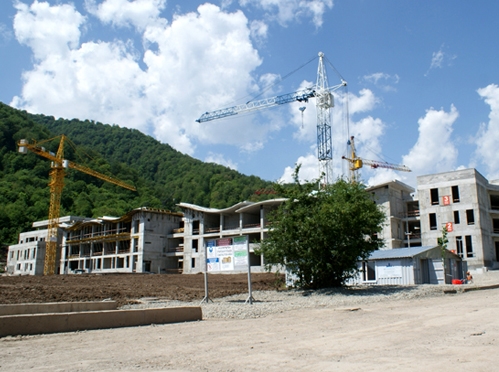 Строительство Дилижанской международной школы Фото: Медиамакс