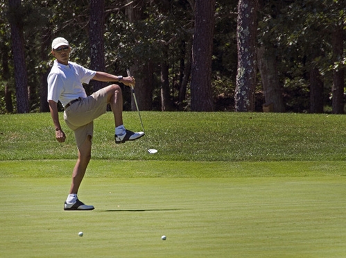 ԱՄՆ նախագահ Բարաք Օբաման այս օրերին Մասաչուսեթսում գոլֆ խաղալիս Լուսանկարը՝ Jim Watson/AFP via Getty Images