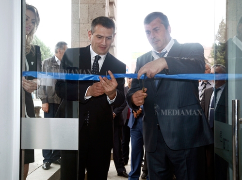 На открытии обновленного филиала Банка ВТБ(Армения) в городе Спитак Фото: Медиамакс