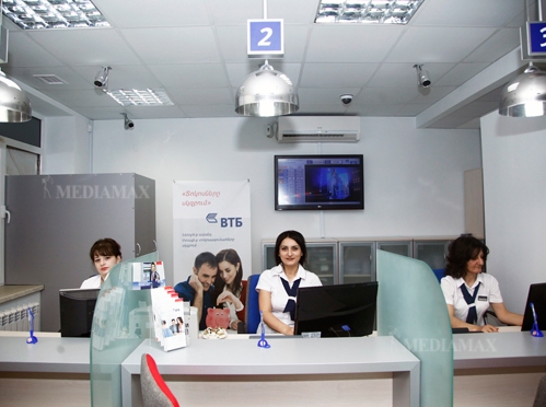 На открытии обновленного филиала Банка ВТБ(Армения) в городе Алаверди Фото: Медиамакс