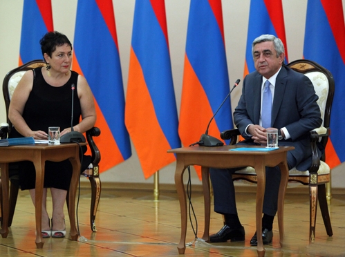 Jacqueline Karaaslanian and Armenian President Serzh Sargsyan Image by: Photolure