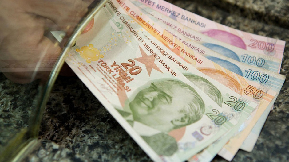 Турецкая лира упала до рекордно низкого уровня после увольнений в ЦБ
