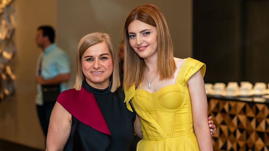 Էմմա Առաքելյանը եւ Դիանա Արզումանյանը Լուսանկարը՝ Orion Worldwide Innovations Armenia