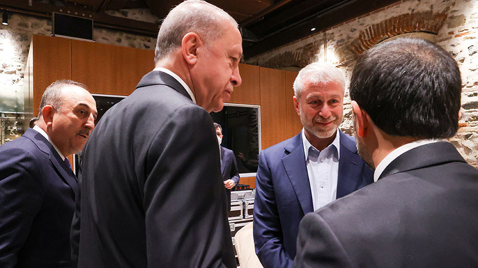 Абрамович присутствует на российско-украинских переговорах в Стамбуле