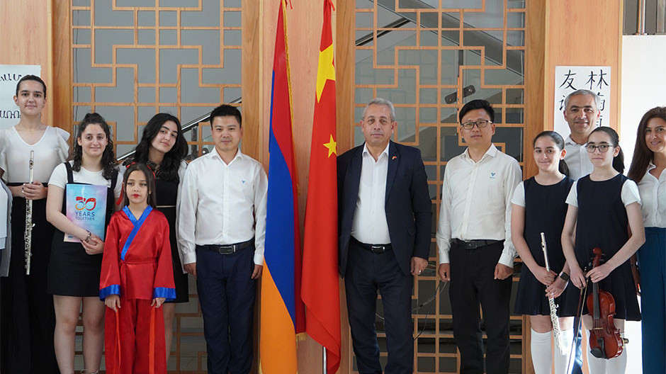 At the Armenian-Chinese Friendship School Image by: Shtigen