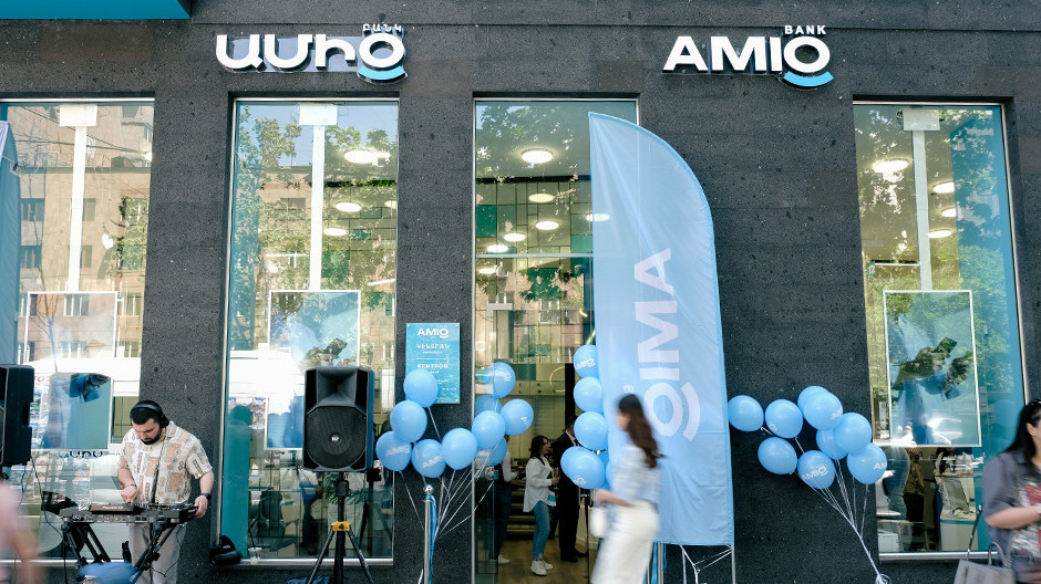  Image by: Amio Bank 